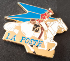 PIN'S - LA POSTE - Cavalier - Mail Services