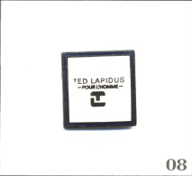 Pin's Mode Et Beauté - Parfum / “Ted Lapidus“ - Pour L’Homme. Non Estampillé. EGF. T1058-08 - Perfume