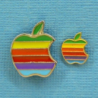 2 PIN'S //  ** 2 LOGOS " APPLE " POMMES ARC-EN-CIEL CROQUÉES ** . (®)  ** - Computers