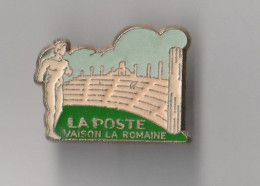 PIN'S  THEME POSTE DE VAISON LA ROMAINE  DANS LE VAUCLUSE - Mail Services