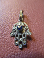 Pendentif " Main De FATMA "/pour Chaînette/avec Pierre  Bleue Taillée Sertie Au Milieu/Métal Argenté/mi XXéme  BIJ217Bis - Etnica