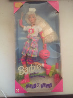 BARBIE  Neuve  ROLLERS   1995 - Barbie