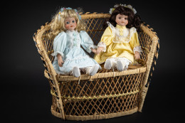 Lots De 2 Poupées En Porcelaine "Fillettes Bucoliques" - Muñecas