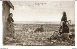 Delcampe - MARENNES -  Pointe De DAIR, Près De Marennes - Pêcheuses Attendant La Basse Mer - Marennes
