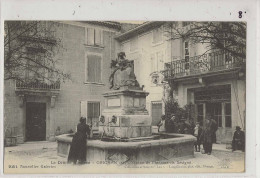 Delcampe - Grignan Statue De Madame De Sévigné - Grignan