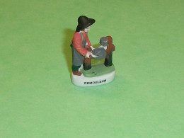 Fèves / Fève / Santons : Rémouleur " Mat "  T185 - Santons
