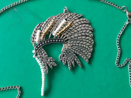 Coiffe Tête Chef Indien Plaqué Argent Amérique USA Sioux Bijou Fantaisie Rétro Made In France+collier Offert A Réparer - Etnica