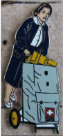 POSTIERE SUISSE AVEC SON CHARIOT DE COURRIERS - PTT - POSTE - FEMME - SCHWEIZ - SVIZZERA - SWITZERLAND - (BLEU) - Mail Services