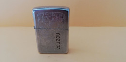 @ Briquet Zippo Nominé ZOUZOU, Venetian Design ( Style Vénitien  \\ - \\ , 1986 ) Chrome Poli @ - Zippo
