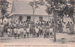 NOUVELLES HEBRIDES . Ile Mété . Groupe D'Indigènes En Costumes Du Dimanche - Vanuatu
