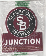 UNUSED SEALED CURVED PUMP CLIP FRONT - SAMBROOKS BREWERY - JUNCTION BITTER - Schilder