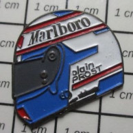 316c Pin's Pins / Belle Qualité Et Rare / SPORTS / AUTOMOBILE F1 CASQUE INTEGRAL MARLBORO ALAIN PROST - Automovilismo - F1