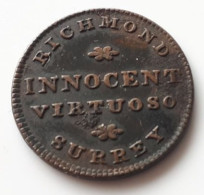 ROYAUME-UNI RARE JETON RICHMOND SURREY INNOCENT VIRTUOSO TOBACCONIST & PURVEYOR OF FOREIGN SNUFFS 1821 FRAPPE MEDAILLE - Professionali/Di Società