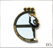 Pin's Sport - Patinage Artistique / Orléans Avril 1992. Estampillé Eole. Zamac. T1073-05 - Skating (Figure)