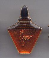 Pin's Flacon De Parfum De 8e Jour Réf 4287 - Perfume