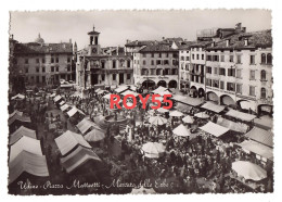 Friuli Venezia Giulia-udine Piazza Matteotti Mercato Delle Erbe Differente Veduta Bancarelle Folla Mecato Animatissima - Mercati