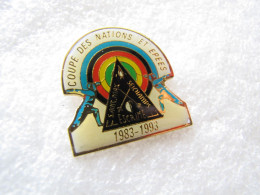 PIN'S  SPORT  ESCRIME FENCING   COUPE DES NATIONS ET ÉPÉES  1983  1993 - Schermen