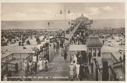 Delcampe - Scheveningen, Komen En Gaan Op 't Wandelhoofd - Scheveningen