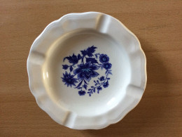 Cendrier Faïencerie De SARREGUEMINES Fleurs Bleues Diamètre 13 Cm - Porcelain