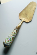Pelle à Tarte, à Gâteau, Vintage, Avec Manche En Porcelaine Richement Décoré - Löffel