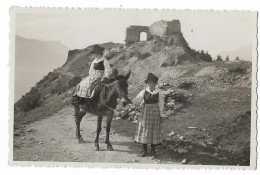 SAVIÉSE: Saviesanne Et Le Château ~1930 - Savièse