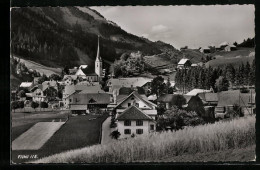 AK Flühli, Ortsansicht Mit Kirchturm Und Umgebung - Flühli