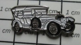 713c Pin's Pins / Beau Et Rare / AUTOMOBILES / ROLLS ROYCE BLANCHE DE 1914 - Autres & Non Classés