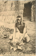 Pays - Malawi - Mission Du Shiré (Afrique) Des Pères Nontfortains - Un Vannier - Animée - Case Africaine - CPA - Carte N - Malawi
