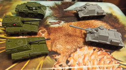 JOUETS VINTAGE 1970 1980 @ Lot De CHARS En Métal MATCHBOX (x2) Uniborn (x2) Et Playart (x2) - Tanks