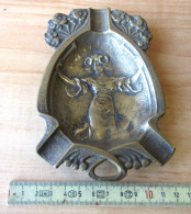 Lade 15 - Bronzen Art Nouveau Asbak Met Prachtig Reliëfdesign - Cendrier Art Nouveau En Bronze Avec Un Beau Motif En Rel - Metal