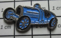 713b Pin's Pins / Beau Et Rare / AUTOMOBILES / BUGATTI BLEUE 35B De 1929 - Autres & Non Classés