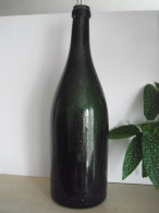 Ancienne Bouteille Vert Foncé 2 Litres Gros Verre épais - Wine