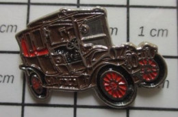 713b Pin's Pins / Beau Et Rare / AUTOMOBILES / TACOT ISOTTA FRASCHINI MARRON ET ROUGE DE 1909 - Autres & Non Classés