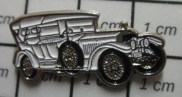 713b Pin's Pins / Beau Et Rare / AUTOMOBILES / ROLLS ROYCE BLANCHE DE 1914 - Autres & Non Classés