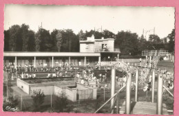 A199-10  CPSM  AVION  (Pas De Calais)  Cité Des Cheminots - Piscines Du Stade Javary  ++++ - Avion