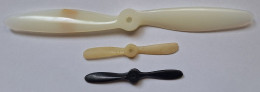 MODELISME - AVIATION - LOT DE 3 HELICES - MATIERE PLASTIQUE - DIMENSIONS : 250mm, 100mm X 2 - Unclassified