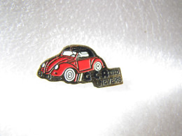 PIN'S   VOLKSWAGEN  COCCINELLE  CABRIOLET  G C AUTO  NEVERS - Volkswagen