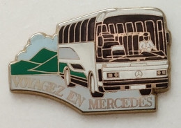 Pin's VOYAGEZ EN MERCEDES  BUS CAR ARTHUS BERTRAND - Arthus Bertrand