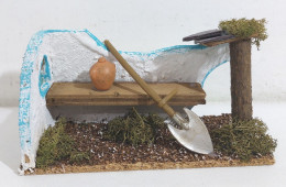 87334 Pastorello Presepe - Panca Con Pala In Legno - 18x8 Cm - Kerstkribben