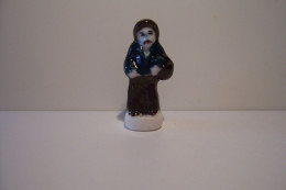 FEVE  - SANTON - CRECHE   - HOMME Au Panier  * - Santons