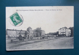 79 - COULONGES SUR L'AUTIZE - Place Du Champ De Foire - Coulonges-sur-l'Autize