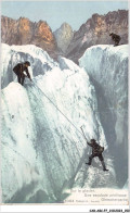 CAR-ABCP7-0649 - ESCALADE - SUR LE GLACIER - UNE ESCALADE PERILLEUSE - GLETSCHERPARTIE - Bergsteigen