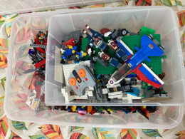LOTTO KG. 9,5 LEGO MISTI MARVEL-STAR WARS-CASTLE CITY-TRENO-VULCAN LAVATI. - Lots