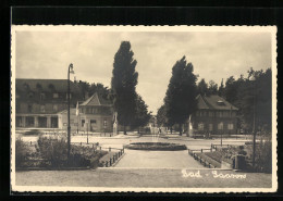 Foto-AK Bad Saarow, Ortspartie Mit Springbrunnen - Bad Saarow