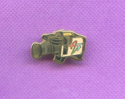Rare Pins Camera Av7 Arthus Bertrand P767 - Arthus Bertrand