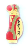 Pin's COTTON DESIGNS - US OPEN - Sac De Golf Rouge Et Gris - Zamac - Corner - P140 - Golf