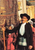 29 SIZUN LE PORTEUR DE BANNIERE - Sizun
