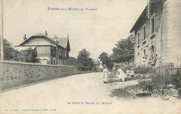CPA Fresse Sur Moselle-La Poste Et Route Du Thillot       L3850 - Fresse Sur Moselle