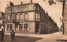Bourganeuf * Place Et La Poste Du Village * Ptt - Bourganeuf