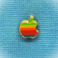 1 PIN'S //  ** LOGO " APPLE " COMPUTER INC / UNE POMME CROQUÉE ** . (DECAT). - Informatica